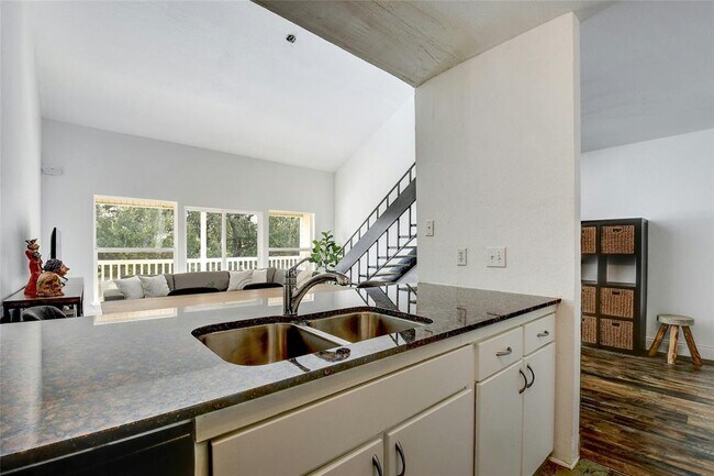 Photo - 1818 S Lakeshore Blvd