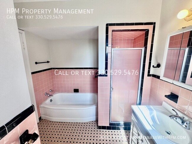 Photo - 3310 Warrensville Center Rd Unidad MT-403