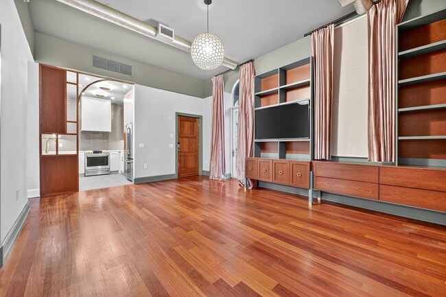 Photo - Available Now! High End 2 Bed 2 Bath in Lu... Unidad 209