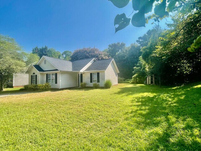 Photo - Adorable 3 bedroom 2 bath Ranch style home...