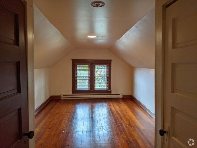 Building Photo - 9 Wallace Ave Unit 9 Wallace Ave. Apt.3