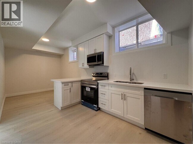 Photo - 62 Gage Ave Unité 2