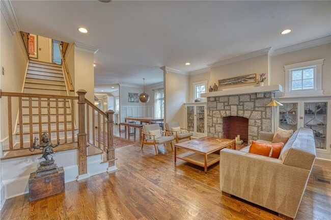 Photo - 997 Blue Ridge Ave NE