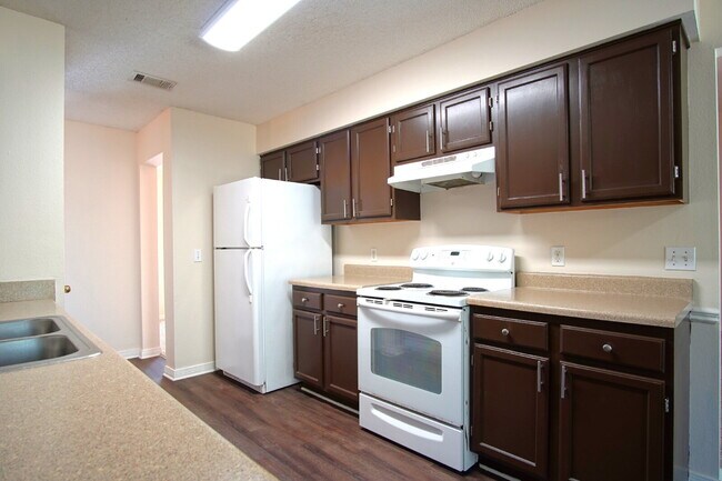 Photo - Spacious 3BR/2BA Brick Home in Woodridge Manor – Quiet Cul-de-Sac, Updated Kitchen & Great Room w...