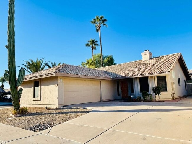 Building Photo - COMING SOON! ADORABLE 3 BEDROOMS/ 2BATHS SINGLE LEVEL HOME!!