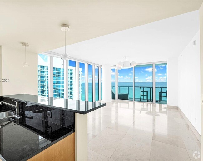 Building Photo - 6799 Collins Ave Unit 1102 Rental