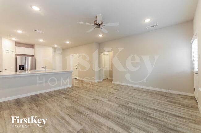 Photo - 623 Sophia Wy