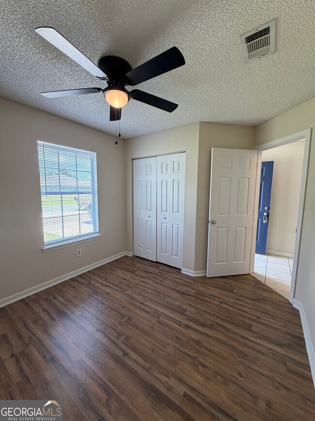 Photo - 101 Talbot Ct