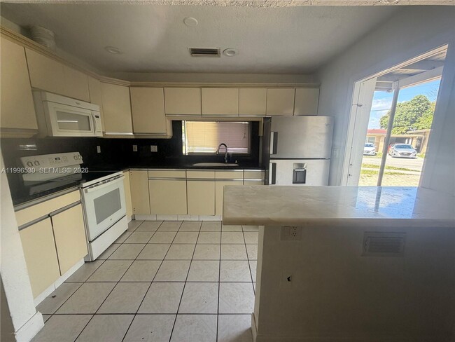 Photo - 6XXX Dawson St Unit B