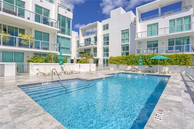 Photo - 720 NE 62nd St Unidad 310