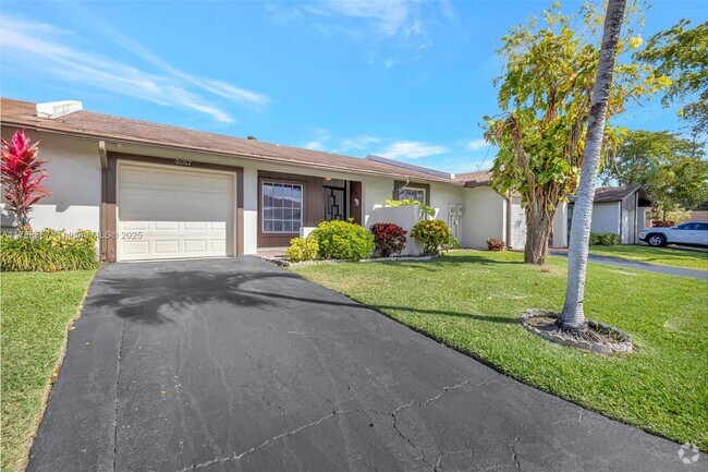 Building Photo - 5057 Forsythia St Rental