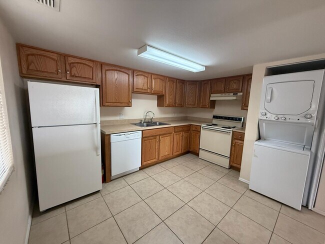 Photo - 8144 Fairways Cir Unit Apartment