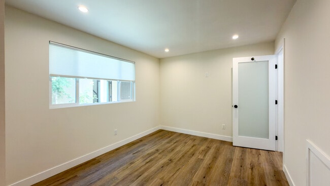 1346  S Dunsmuir Ave -1/2