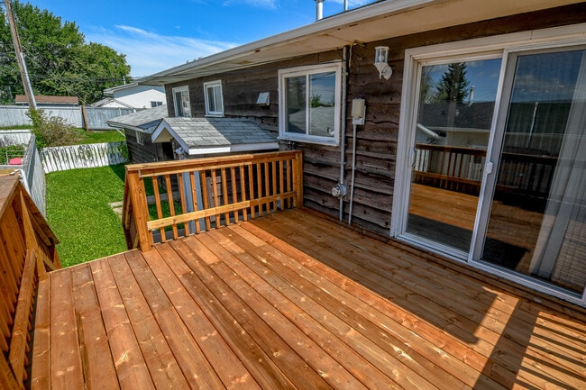 Photo - 9704-9118 118 Ave