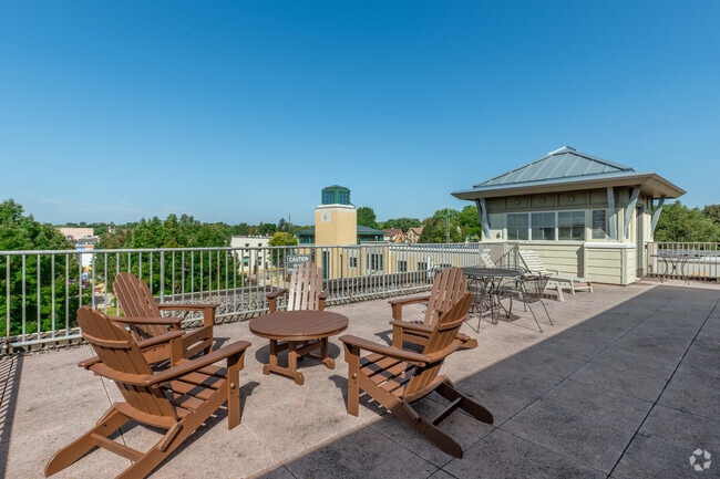 Rooftop Deck - Cannery Square Apartments