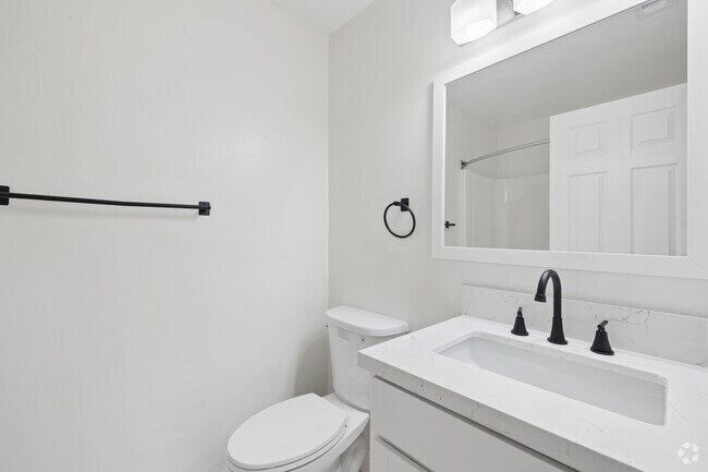 4525 28th St - 2BR, 2BA - 1,083SF - Primary Bathroom