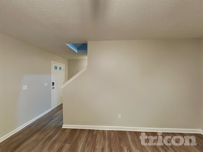 Photo - 410 Fox Trot Dr