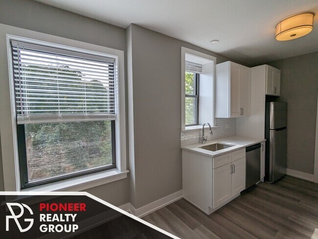 Photo - 3931 N Janssen Ave Unit 2