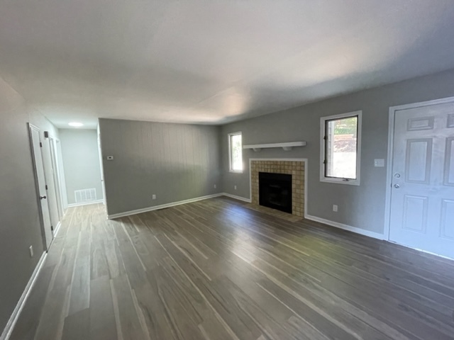 Living Room w/ Working Fireplace - 116 Lookout Dr Apartments