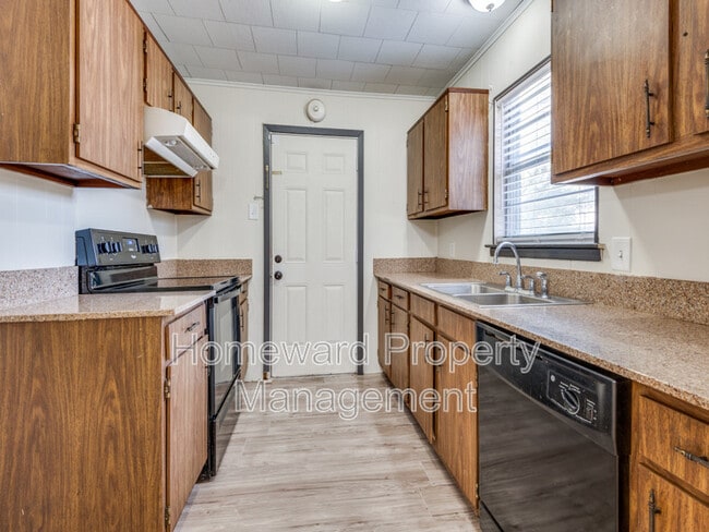 9311 Oakland Dr