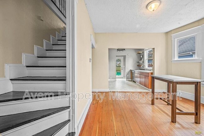 Photo - 626 NE Russell St