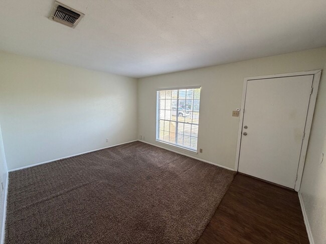 Photo - NICE 3 BEDROOM HOME WITH 2 FULL BATHS IN N...