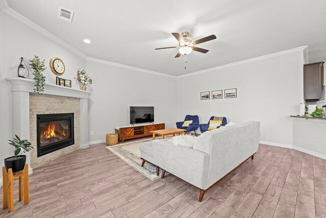 Photo - 602 Dupont Ct