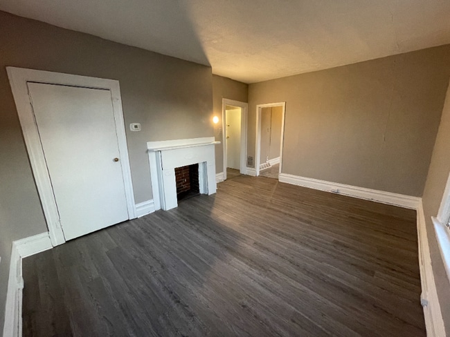 Building Photo - 552 Hill St Rental