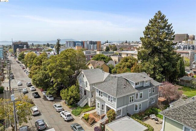 Photo - 2211 Haste St