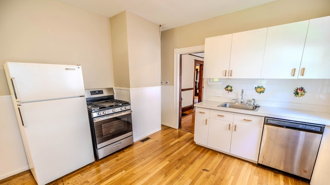 Building Photo - 46 Paulina St Unit 46-1