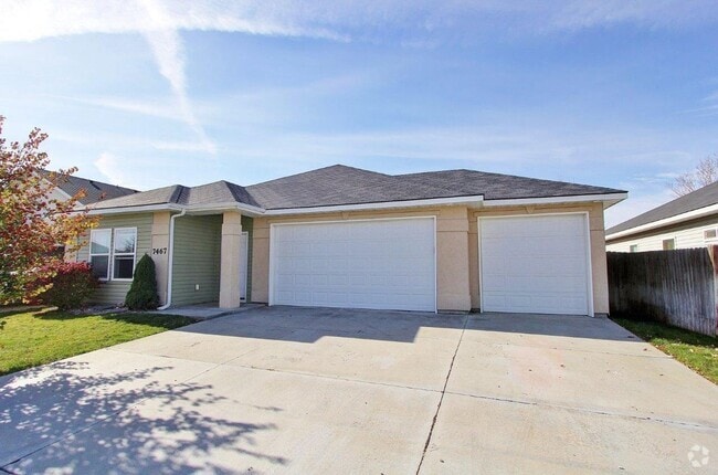 Building Photo - Spacious Home In A Beautiful Neighborhood!