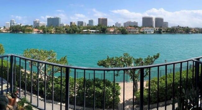Building Photo - 10101 E Bay Harbor Dr Unit 204 Rental