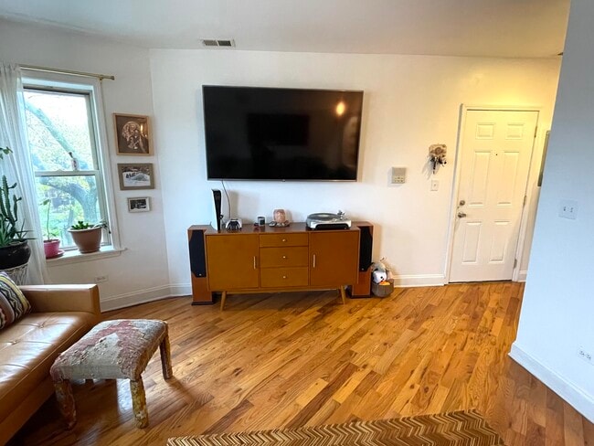 Photo - 3914 W Cortland St Unit 3