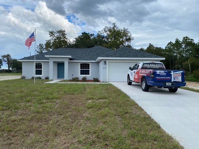 Building Photo - Custom Home - Desirable SW Ocala neighborhood 3/2/2 ** Wont Last**