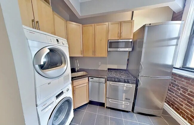 219 E 23rd St Unit 17