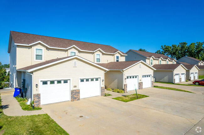 Building Photo - Council Square Townhomes