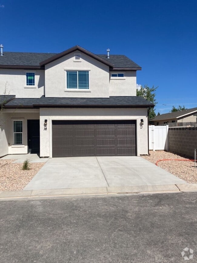 Building Photo - 3 Bed - 2.5 Bath, Newer Construction, Larg... Rental