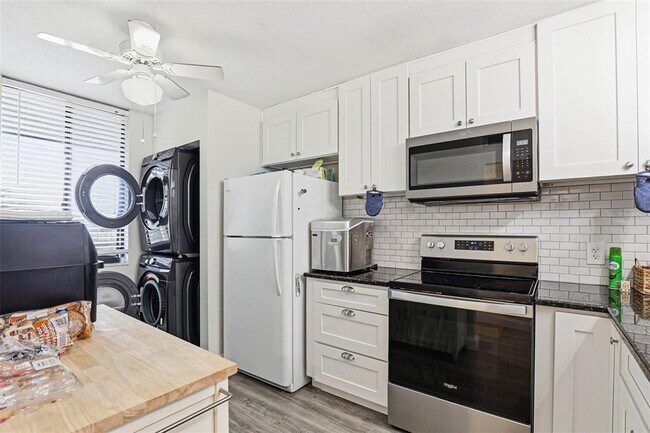 Photo - 2424 W Tampa Bay Blvd Unidad M404