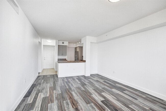Photo - 1830 Radius Dr Unit 825