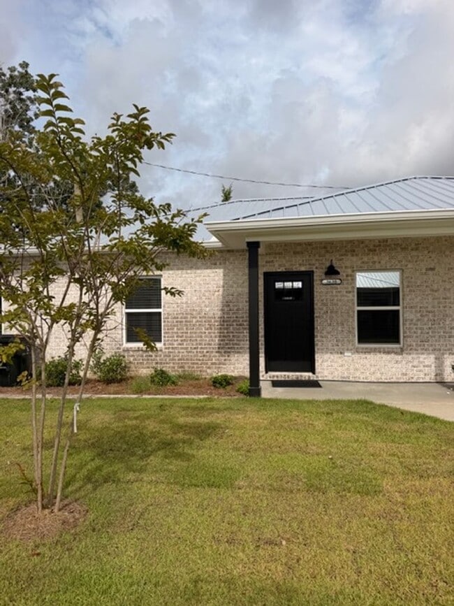 Building Photo - Orlando Rd Duplexes Unit 3630 E Orlando Rd