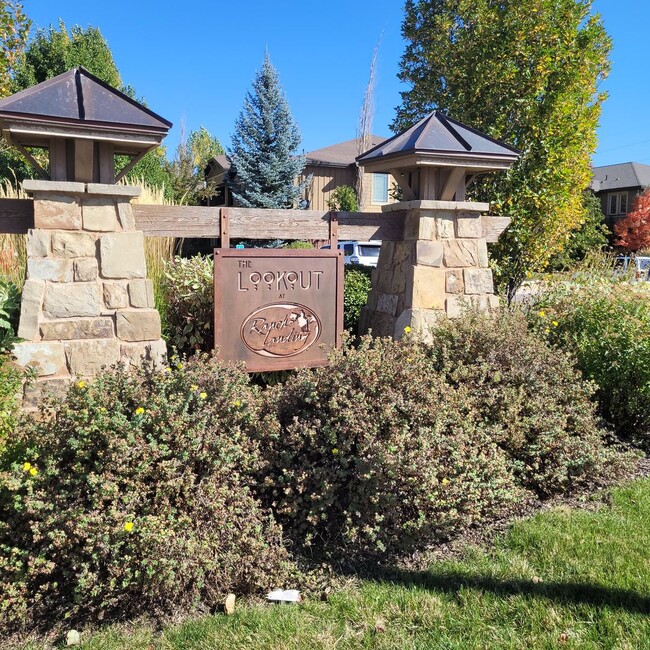 Building Photo - Heber Ranch Landing Condo Unit #B204