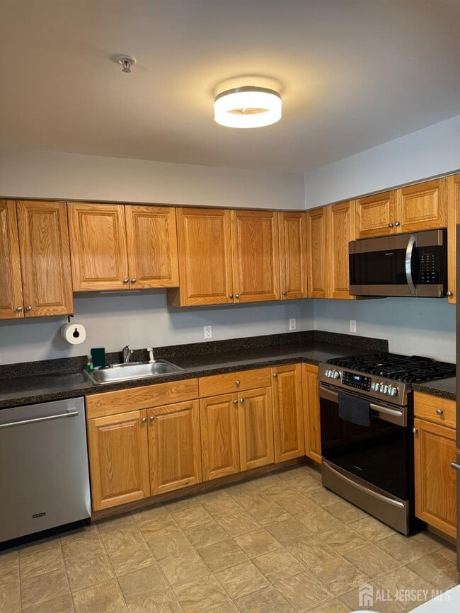 1325 Fernwood Ct
