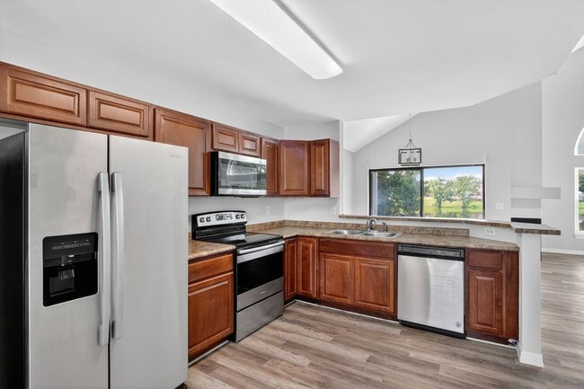 Photo - 250 Lakebreeze Cir