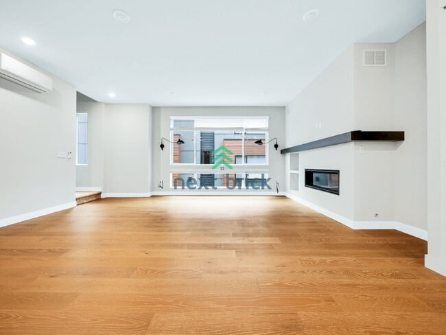Photo - Welcome to this beautiful 4-bedroom, 3.5-bathroom for Rent!