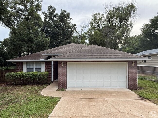 Building Photo - Charming home close to Turkey Creek, No HO...