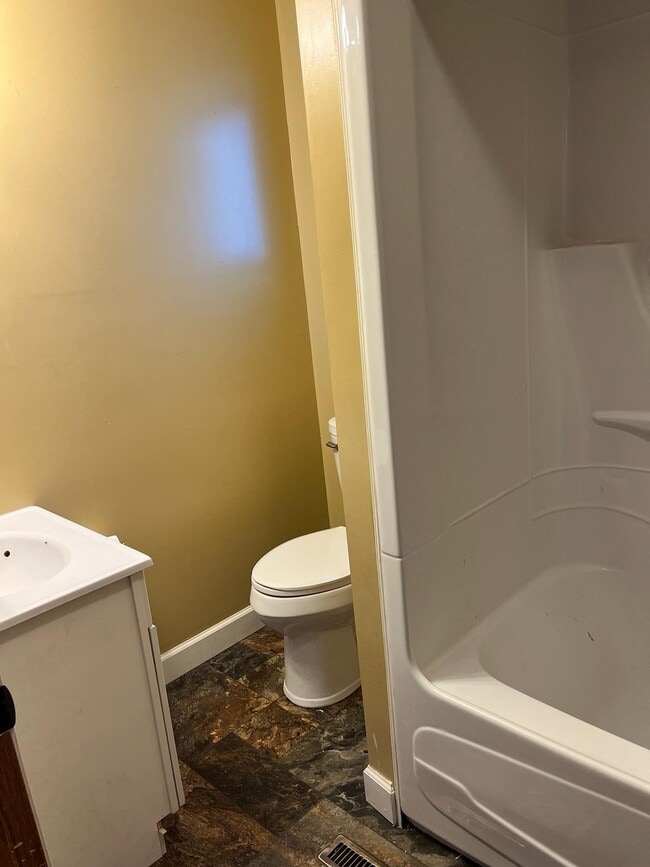 Photo - 413 Maple St