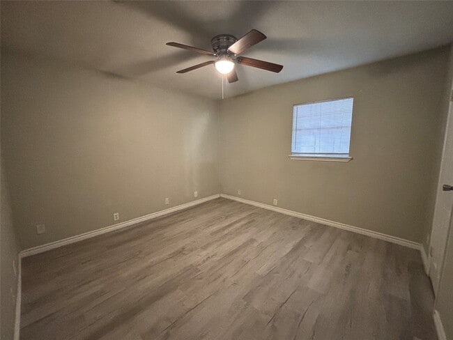 Photo - 318 14th St N