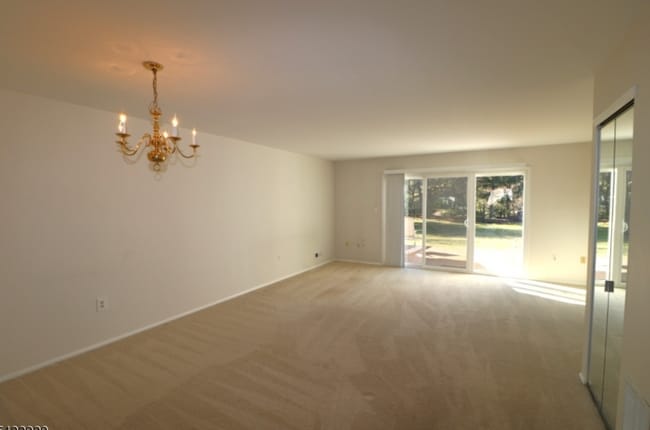 Photo - 204 Red Crest Ln