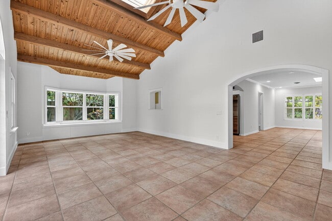 Photo - 606 Paulina Rd