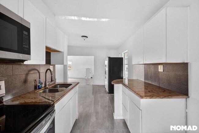 Photo - 11607 Sawyer St